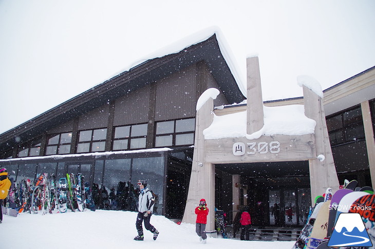 ニセコマウンテンリゾート グラン・ヒラフ　粉雪と千歳ワイナリーの美味しいワインに酔う♪